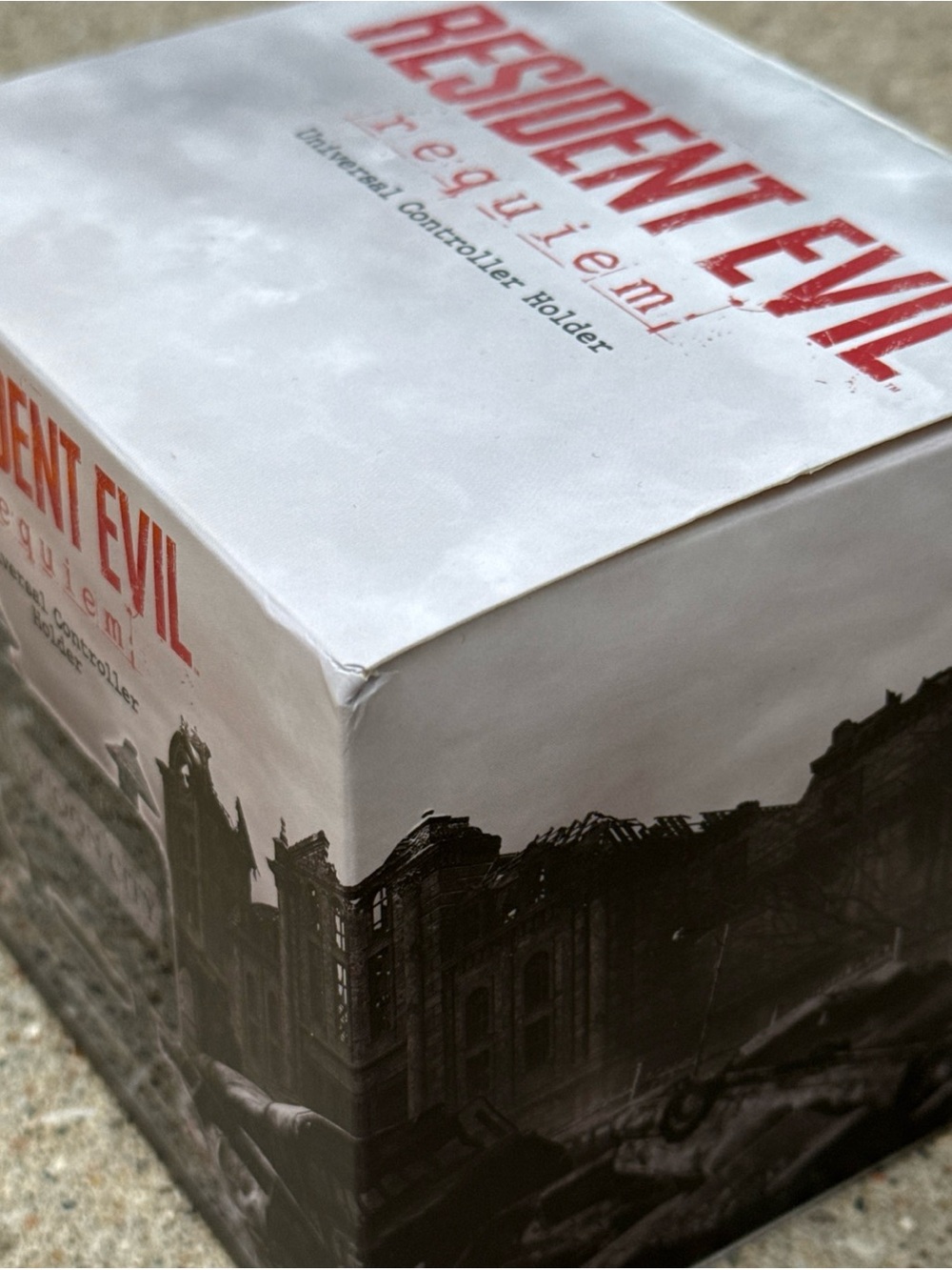 Resident Evil Requiem Universal Controller Holder - Black/Grey - Picture 5 of 5